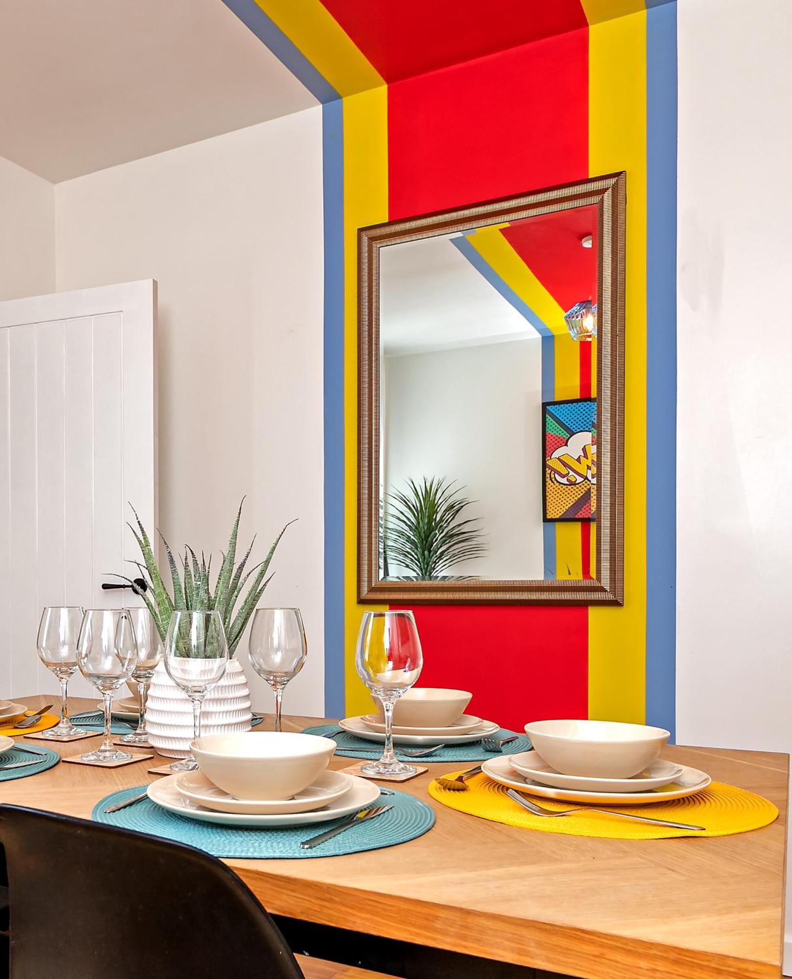 Holiday home Exclusive Town Centre Home, Free Parking, Walk To Train Station, Near Airport, Luxury Stay, Garden, Pop Art Decor Luton (Bedfordshire)