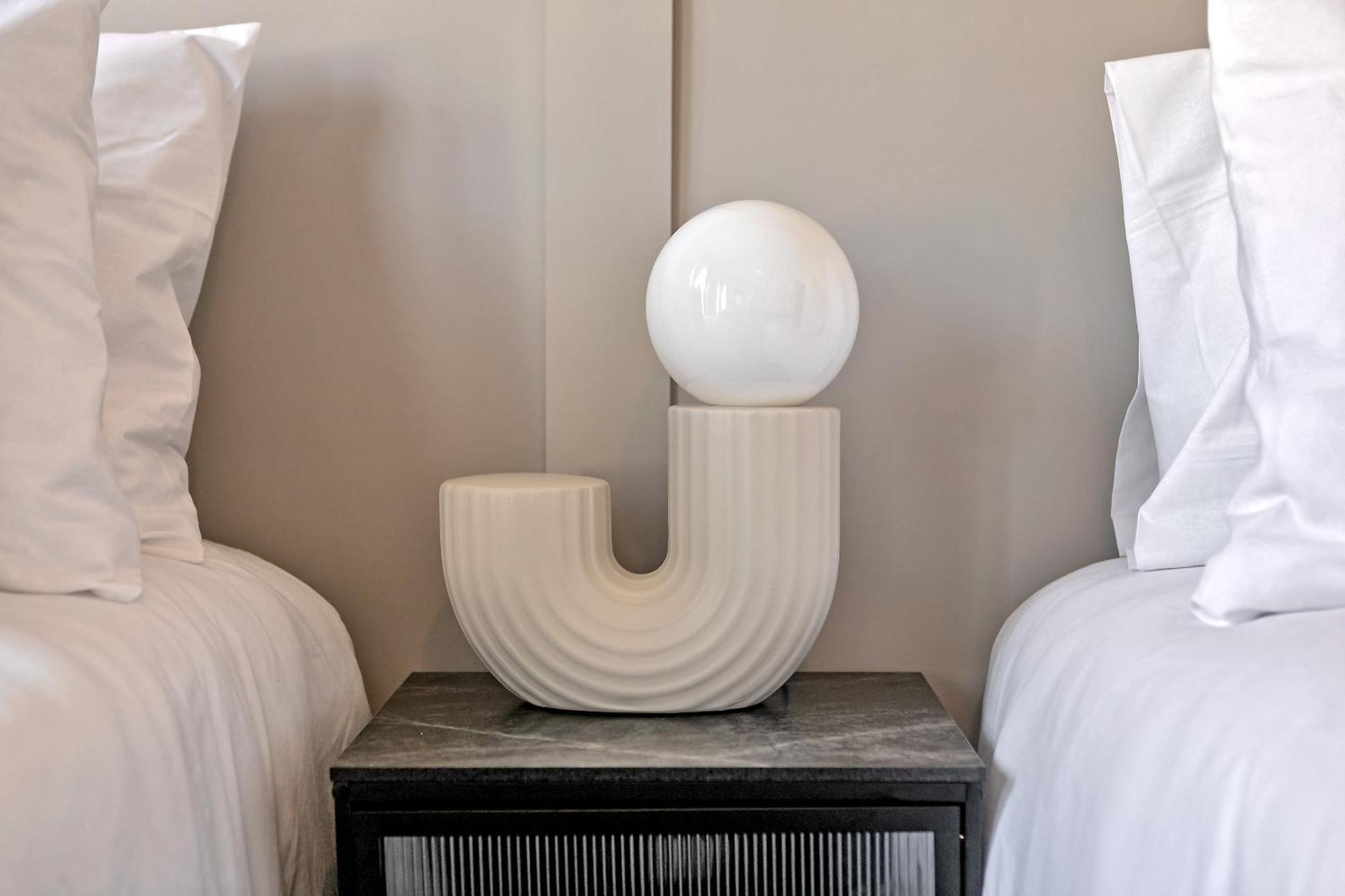 Holiday home Exclusive Town Centre Home, Free Parking, Walk To Train Station, Near Airport, Luxury Stay, Garden, Pop Art Decor *