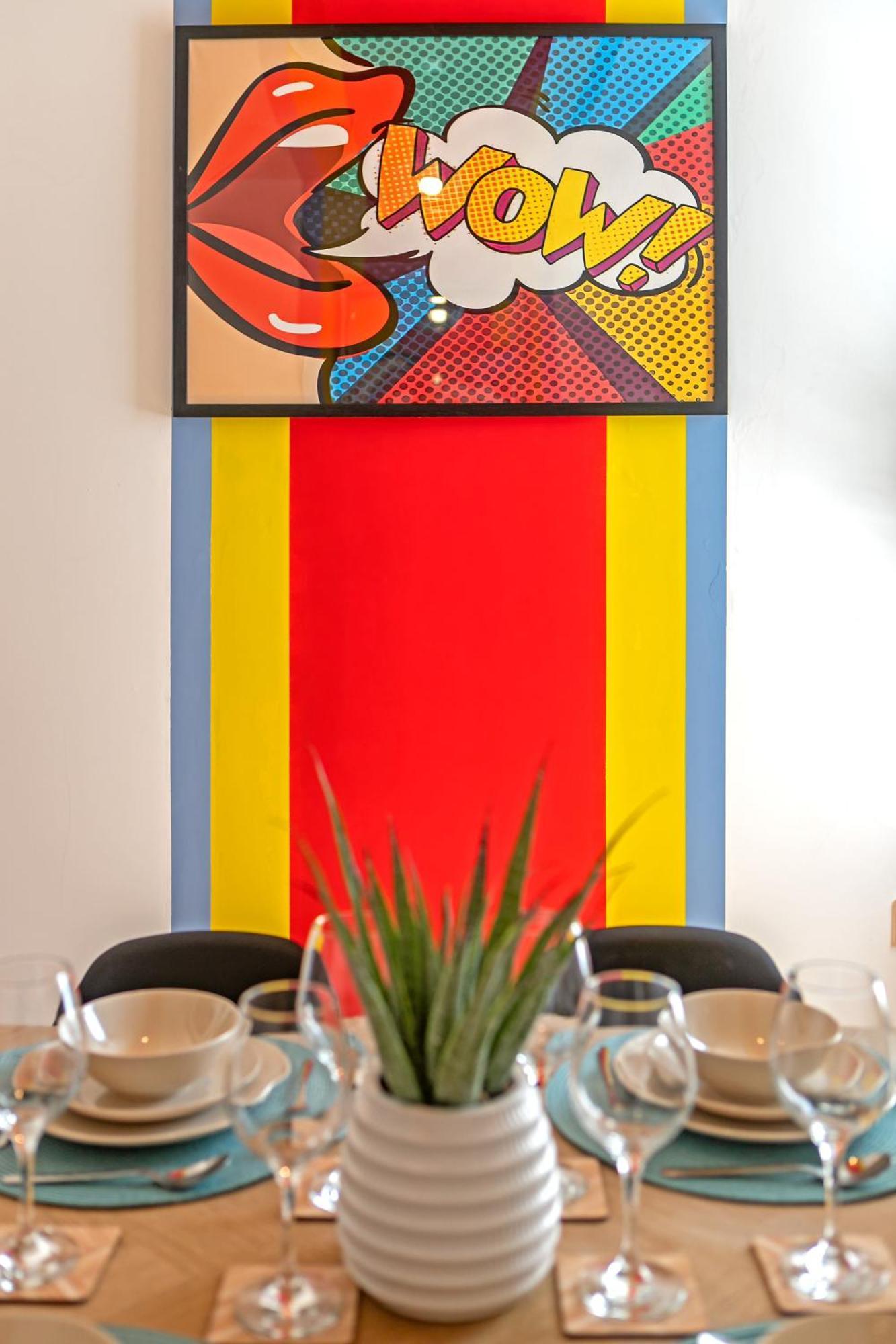 Holiday home Exclusive Town Centre Home, Free Parking, Walk To Train Station, Near Airport, Luxury Stay, Garden, Pop Art Decor