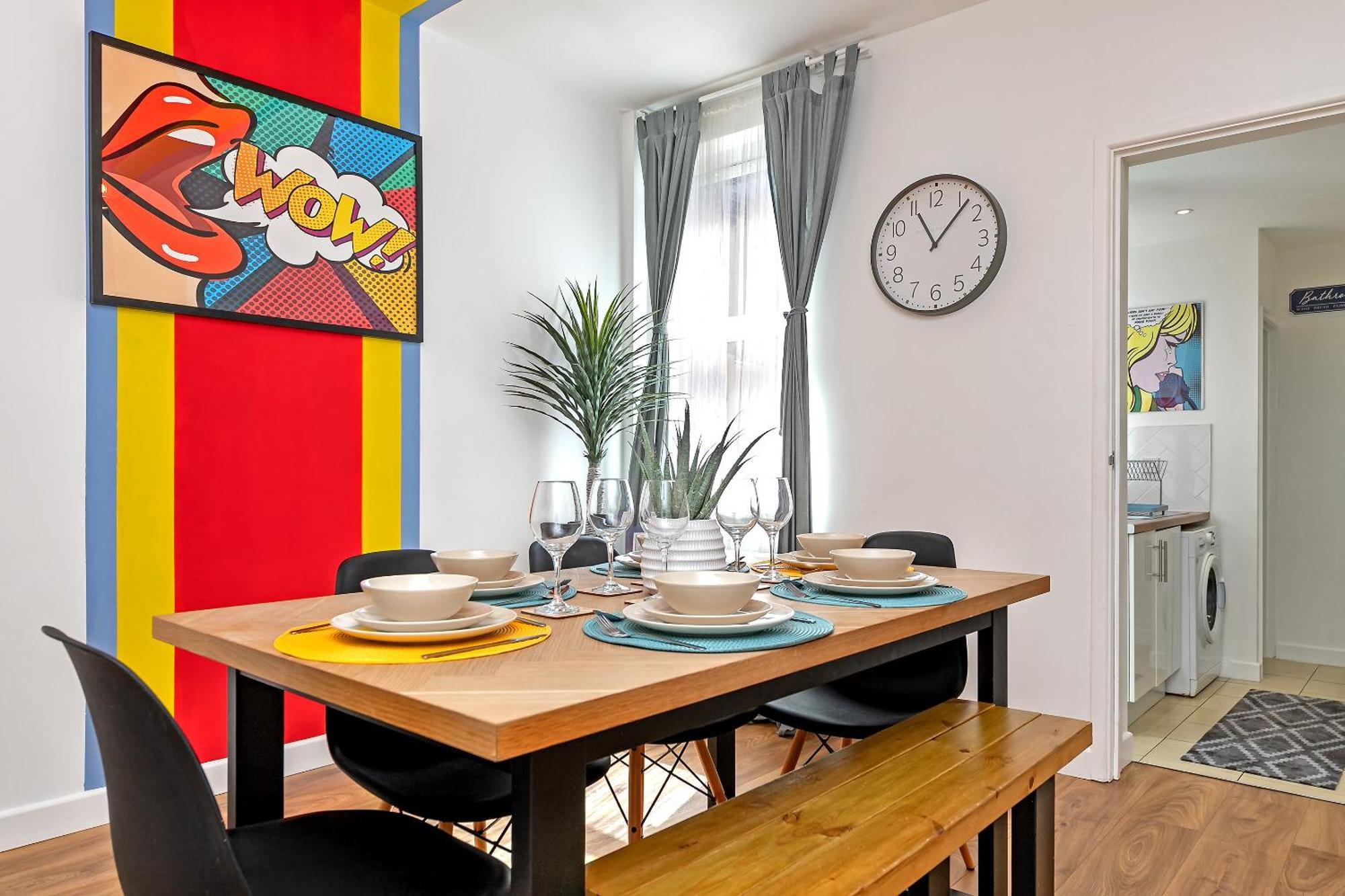 Exclusive Town Centre Home, Free Parking, Walk To Train Station, Near Airport, Luxury Stay, Garden, Pop Art Decor * Luton (Bedfordshire)