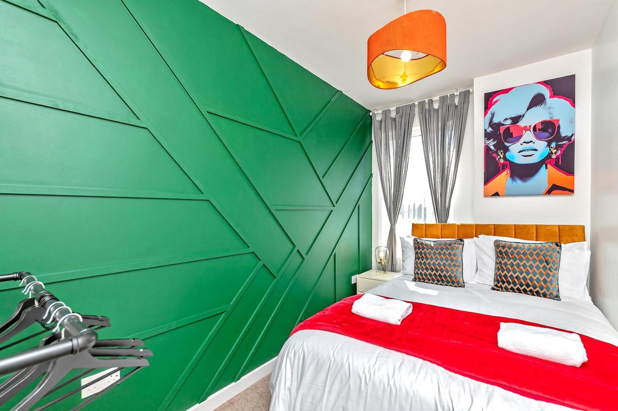 Holiday home Exclusive Town Centre Home, Free Parking, Walk To Train Station, Near Airport, Luxury Stay, Garden, Pop Art Decor Luton (Bedfordshire)