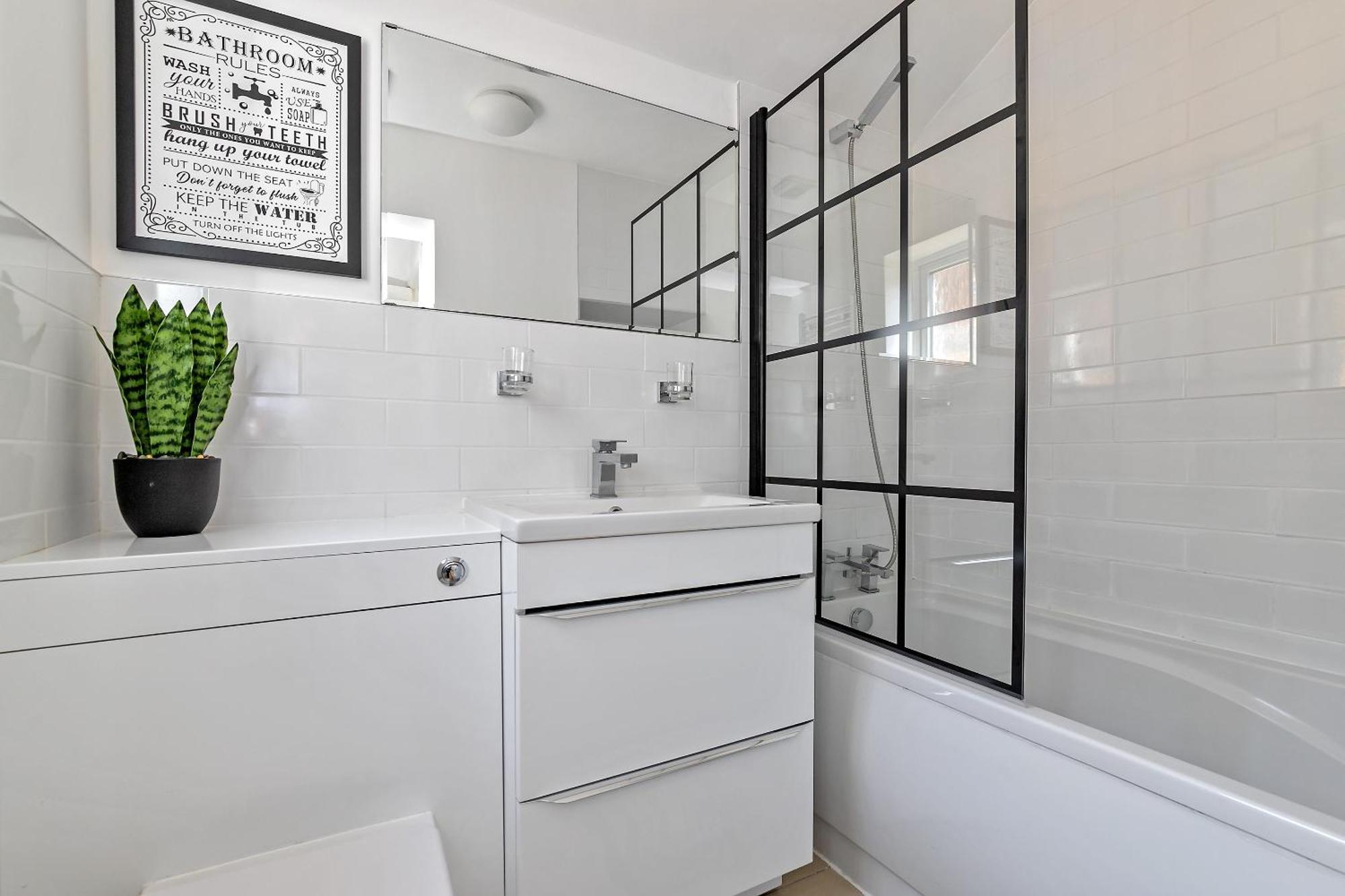 Exclusive Town Centre Home, Free Parking, Walk To Train Station, Near Airport, Luxury Stay, Garden, Pop Art Decor * Luton (Bedfordshire)