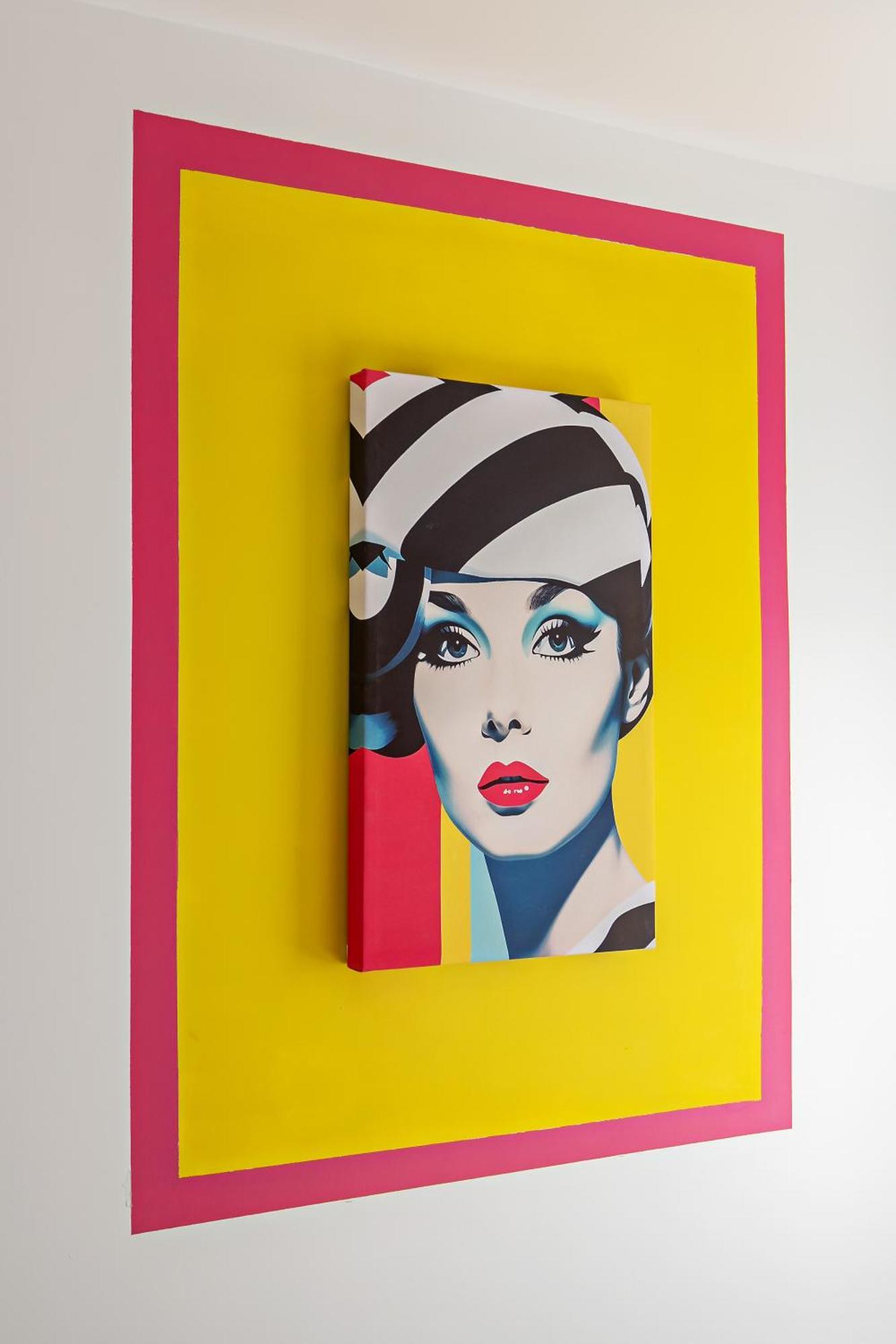 Holiday home Exclusive Town Centre Home, Free Parking, Walk To Train Station, Near Airport, Luxury Stay, Garden, Pop Art Decor