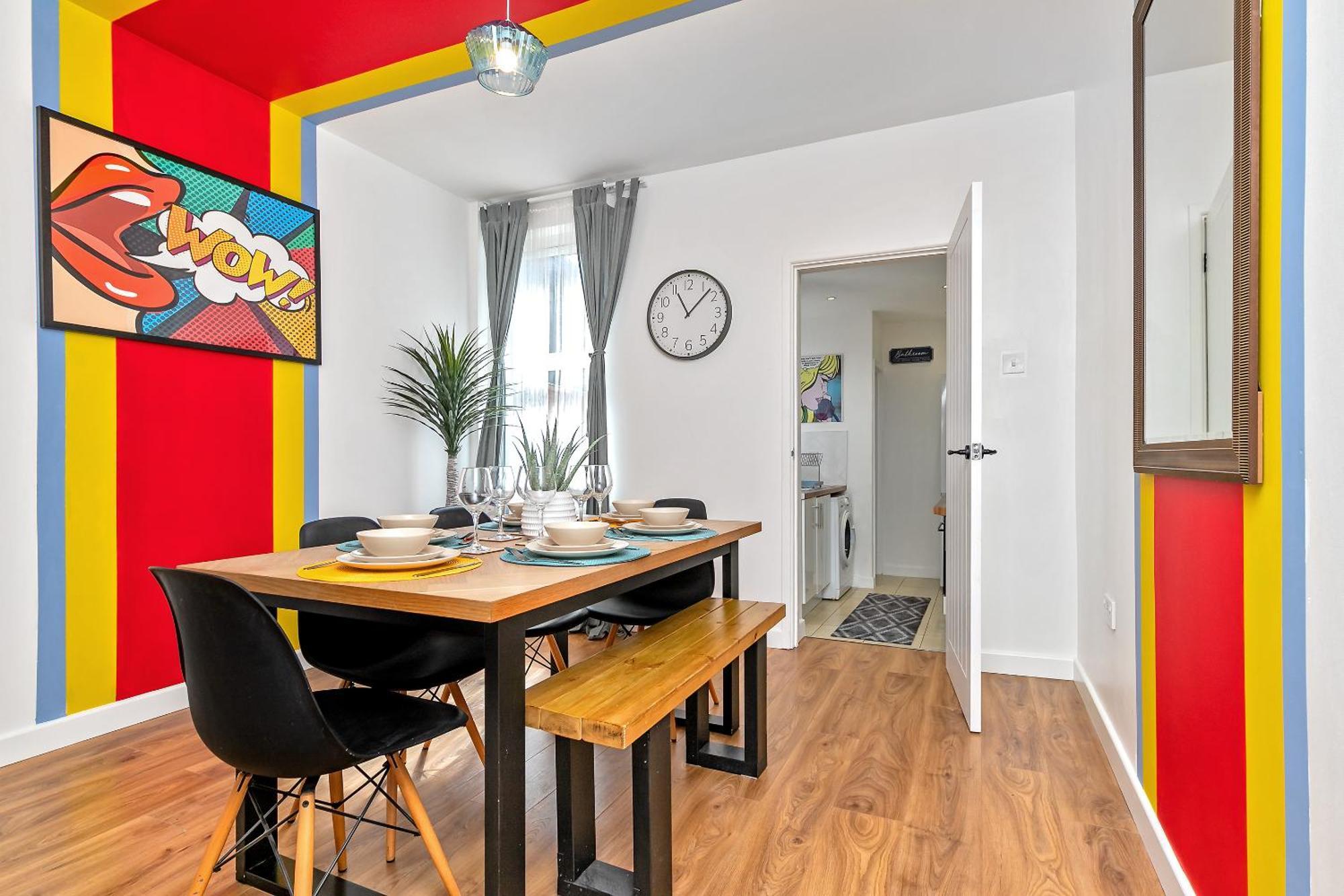 Exclusive Town Centre Home, Free Parking, Walk To Train Station, Near Airport, Luxury Stay, Garden, Pop Art Decor Luton (Bedfordshire)