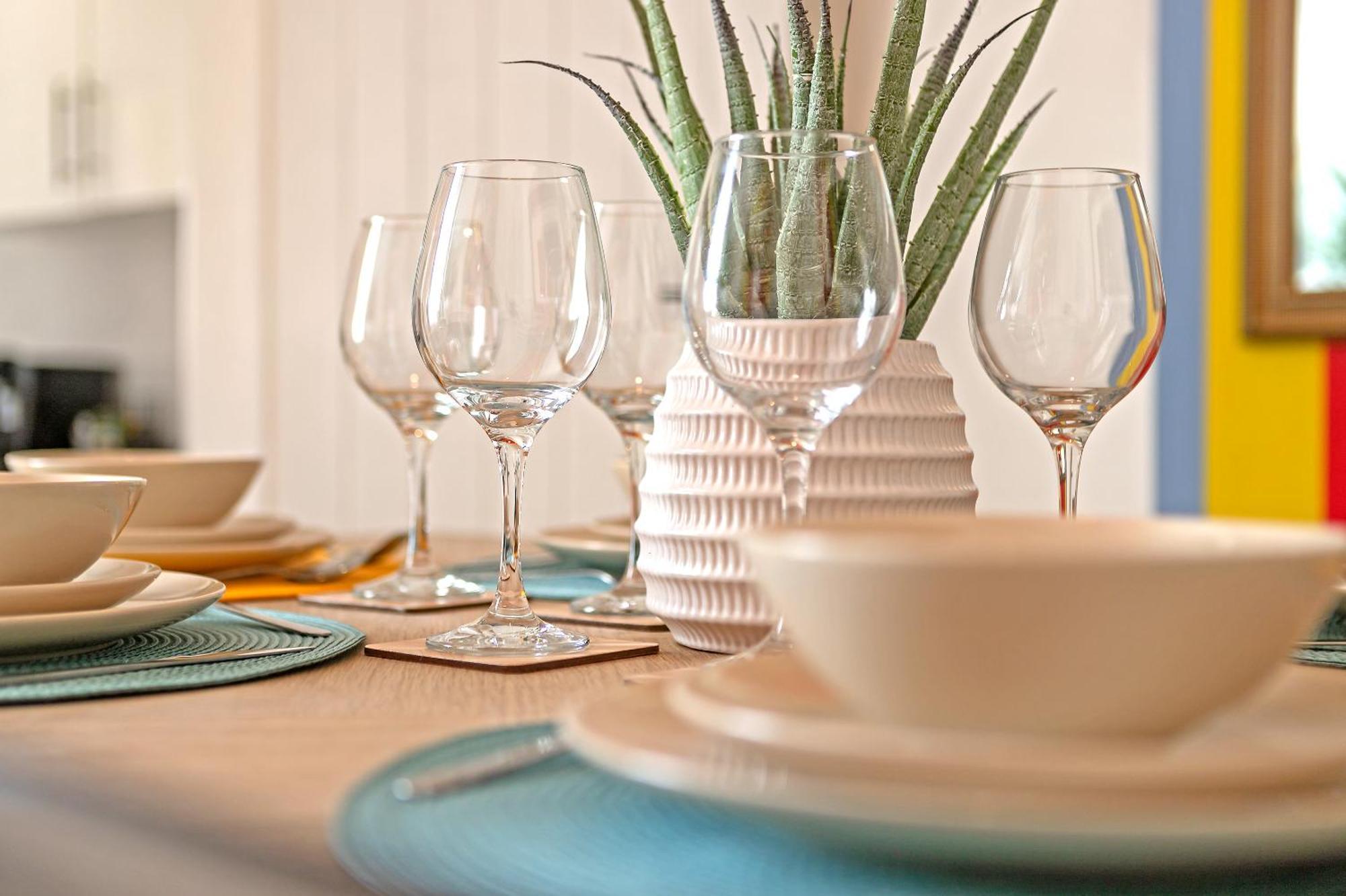 Ferienhaus Exclusive Town Centre Home, Free Parking, Walk To Train Station, Near Airport, Luxury Stay, Garden, Pop Art Decor Luton (Bedfordshire)