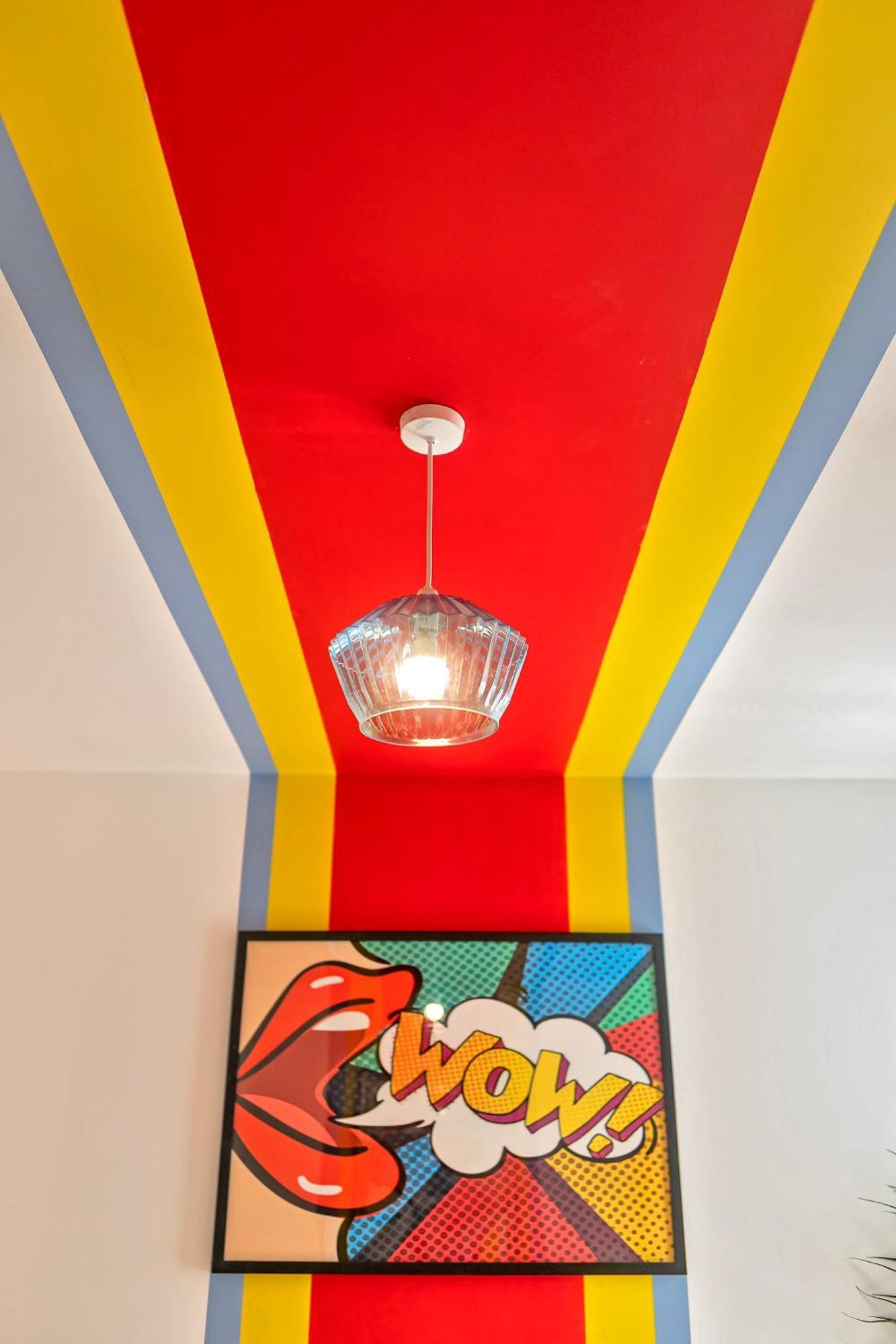 Exclusive Town Centre Home, Free Parking, Walk To Train Station, Near Airport, Luxury Stay, Garden, Pop Art Decor Ferienhaus